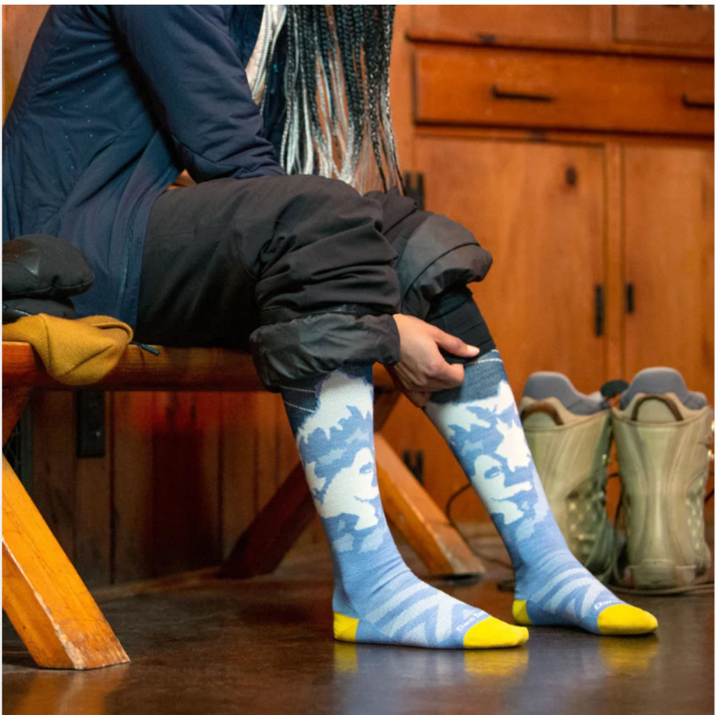 Darn Tough Vermont Women's Yeti Over The Calf Lightweight Ski and Snowboard Sock - Midnight - Lenny's Shoe & Apparel